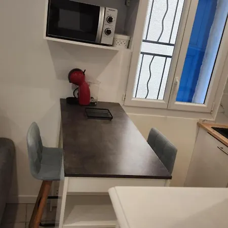 Douillet Apartment *